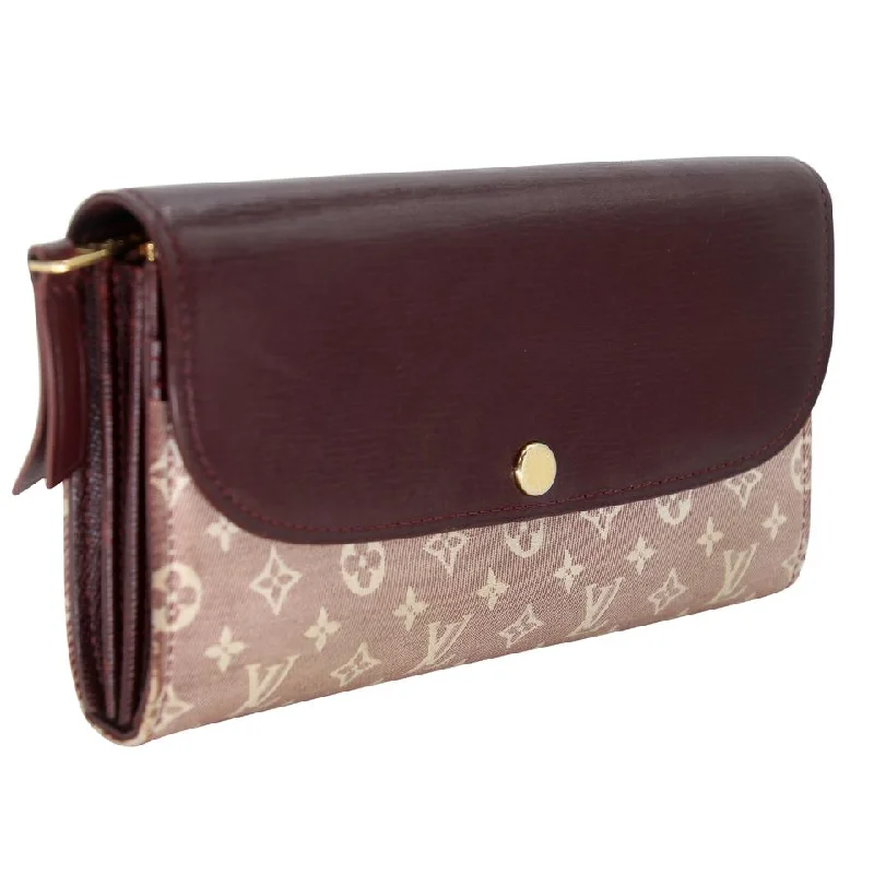 Designer bags with gold hardwareLouis Vuitton Signature Monogram Canvas Bifold International GM Wallet LV-0621N-0001