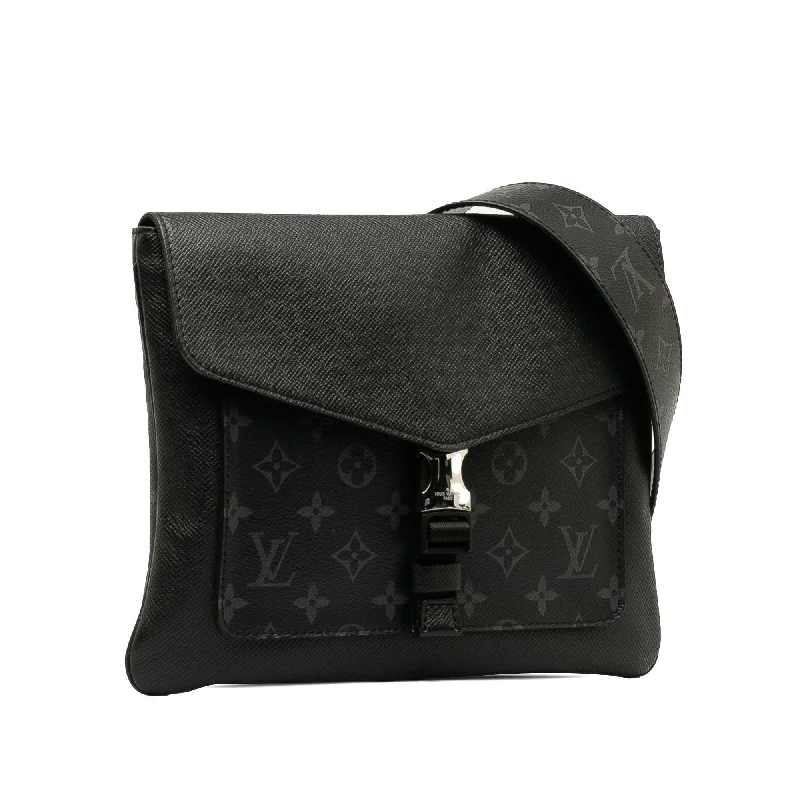 Crossbody bags for everyday useLouis Vuitton Taigarama Outdoor Flap Messenger (1uJQGw)