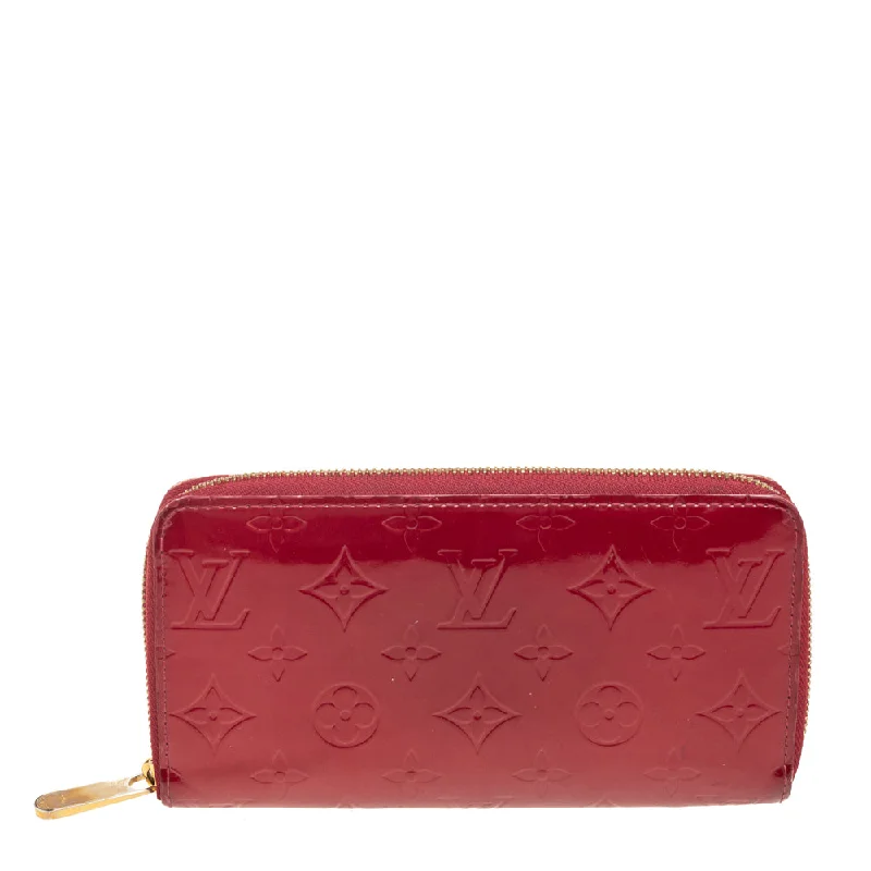 Best bags for business tripsLouis Vuitton Pomme D’amour Monogram Vernis Zippy Wallet