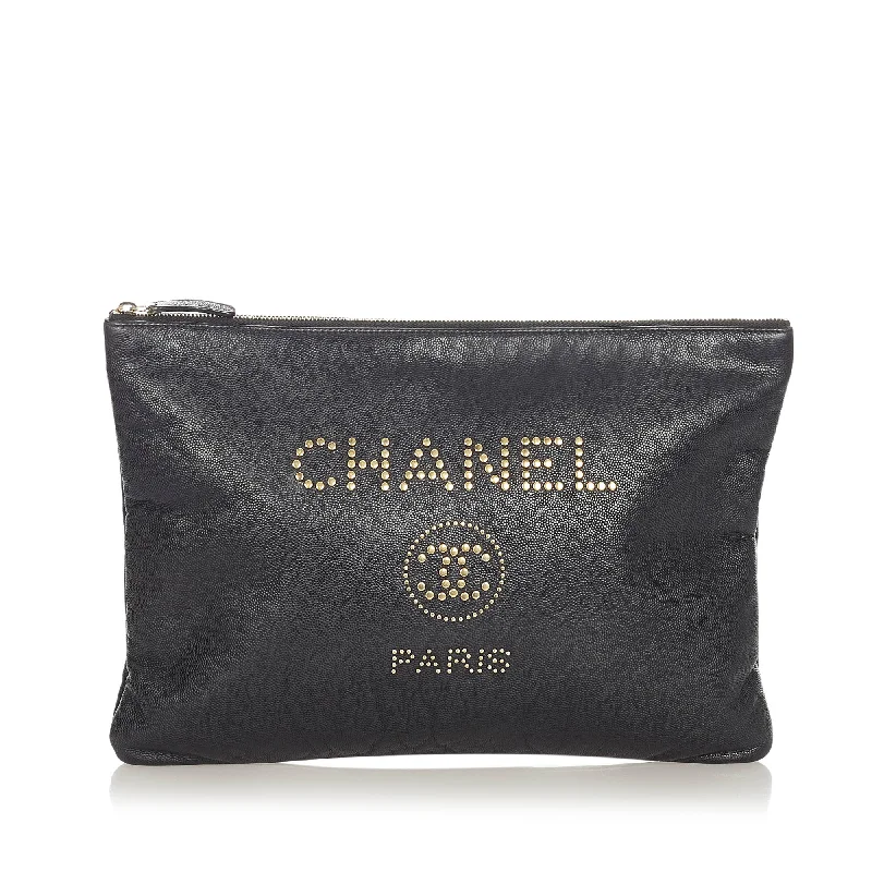 Vintage-inspired handbagsChanel Deauville Leather Clutch Bag Black